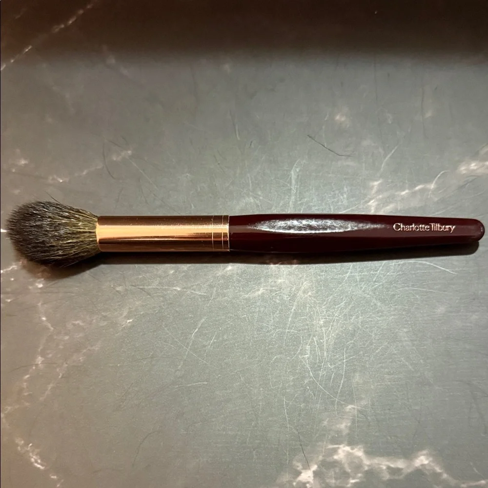 Charlotte Tilbury Powder & Sculpt Brush Makeup Brush